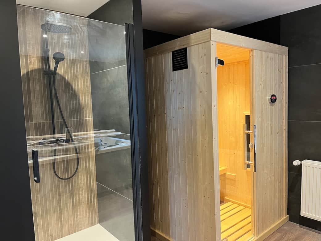 Volupté - Espace détente avec douche, sauna et spa