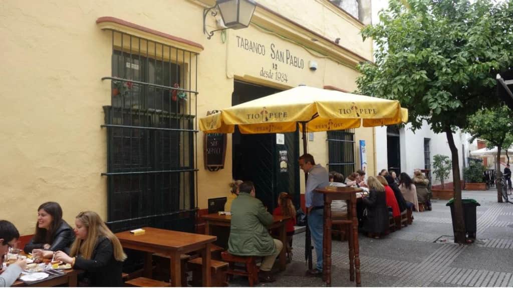 Interior tradicional del Tabanco San Pablo en Jerez