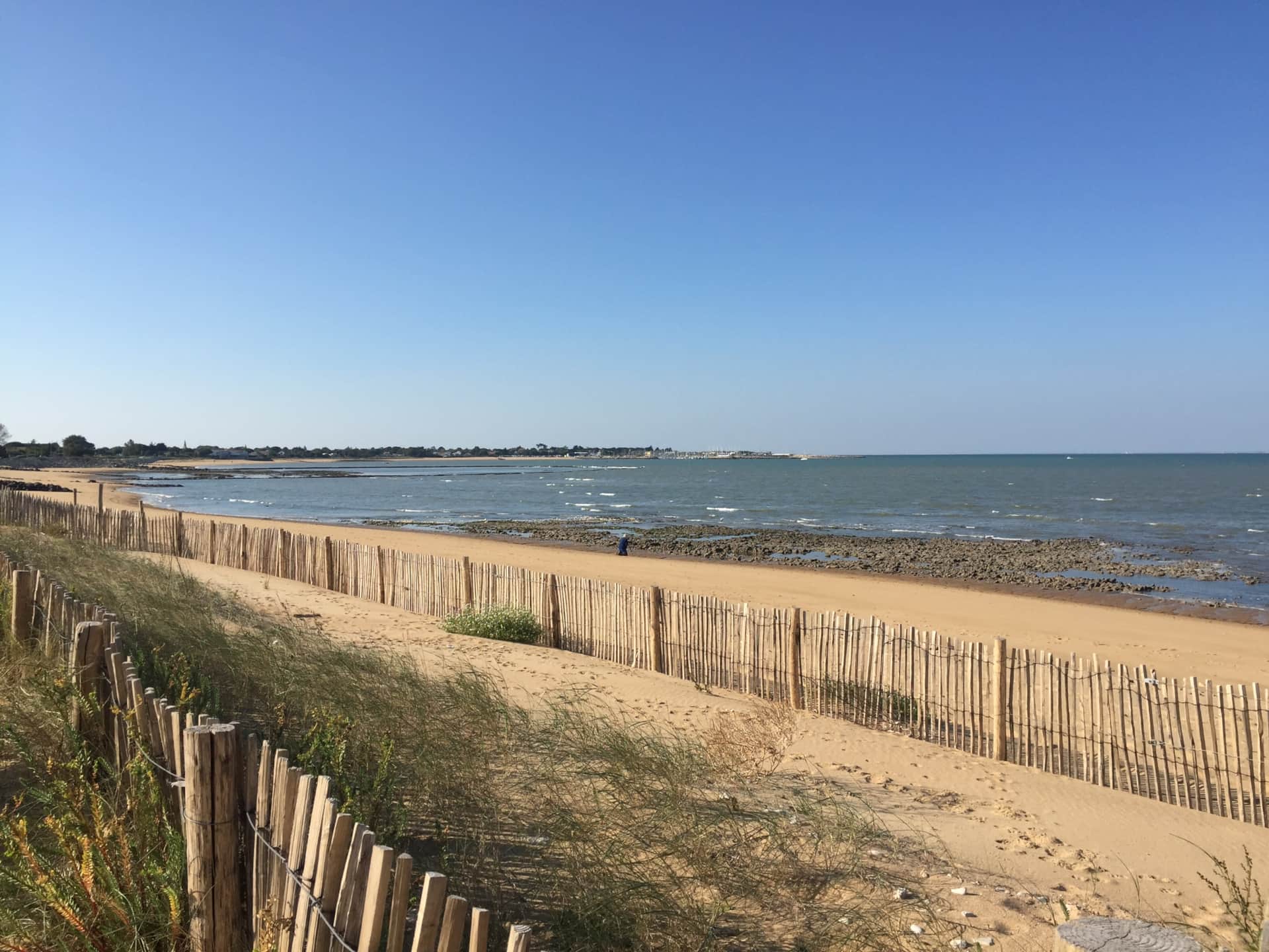 Plage de sable et dunes sur l’île d’Oléron