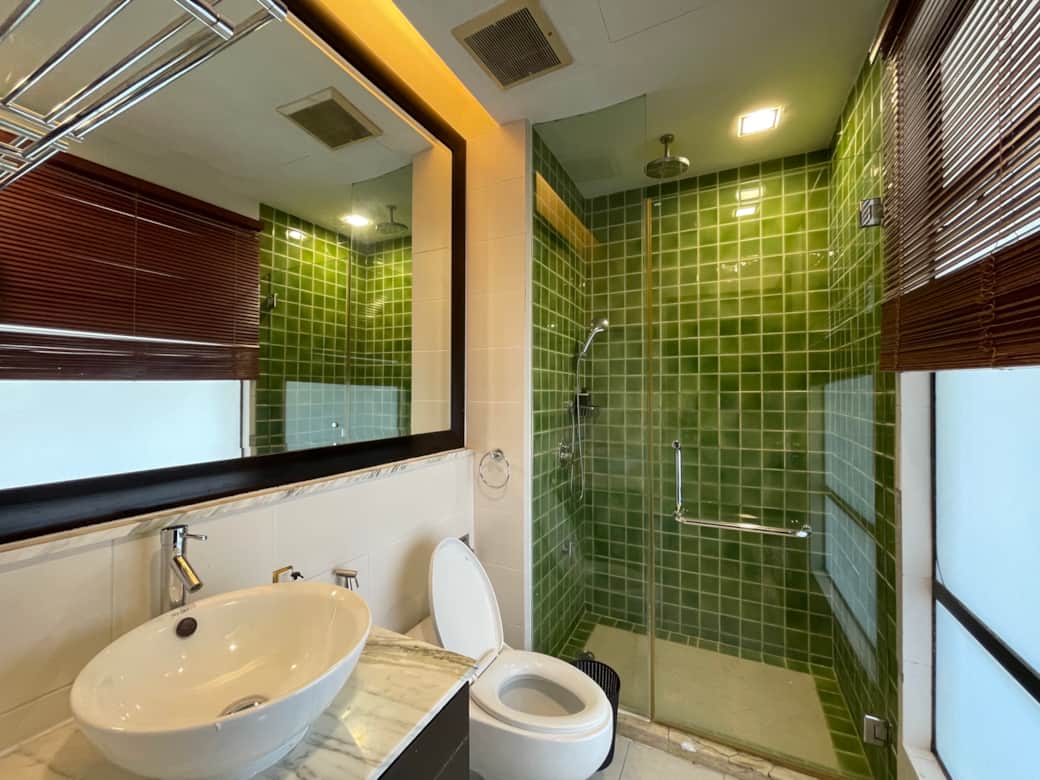 2nd Bathroom 2nd Bathroom
