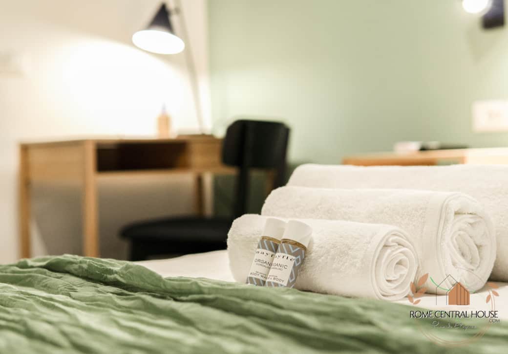 Stanza Verde accogliente calda ed equipaggiata. Aria condizionata, Netflix, 4 cuscini, WiFi