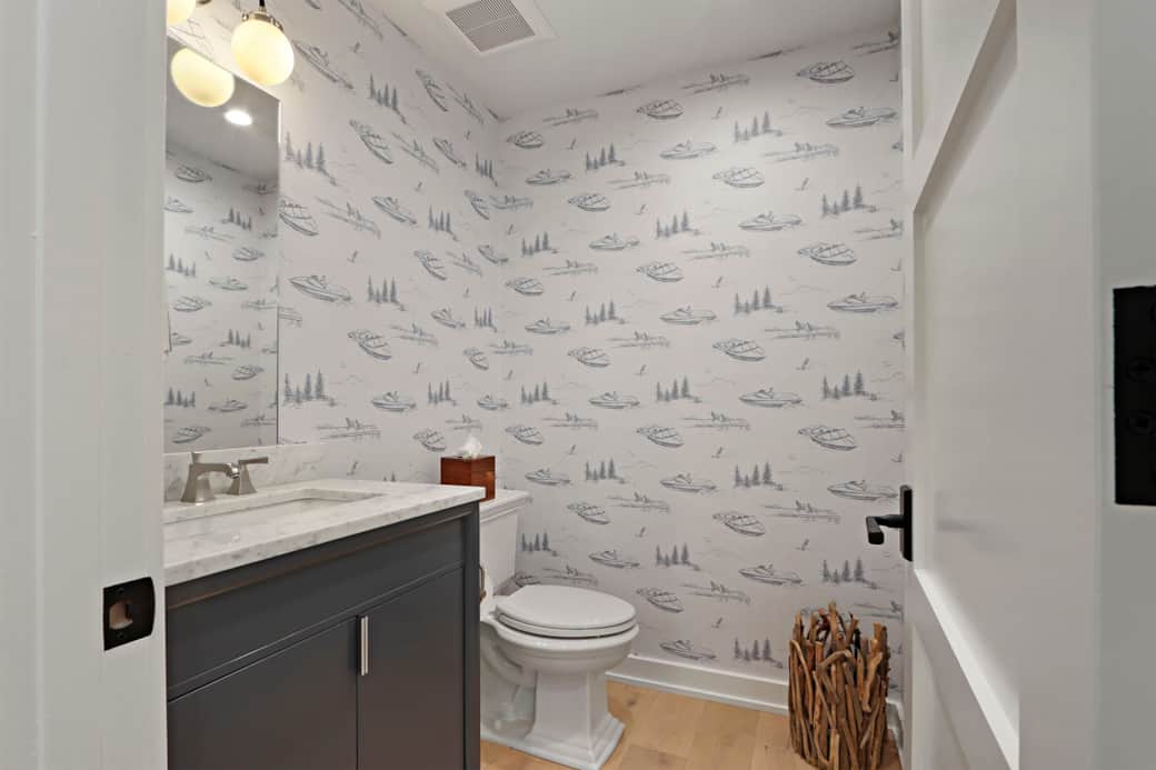 Powder room (2nd floor)