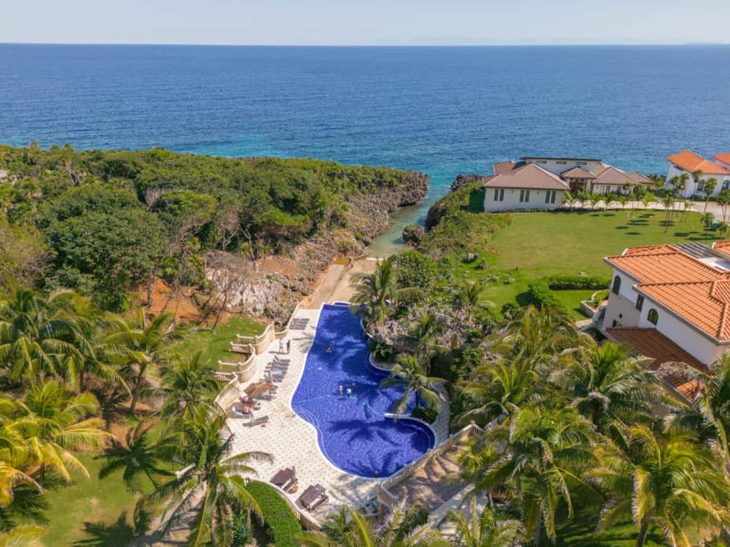 Private Community Infinity Pool / Key Hole Beach