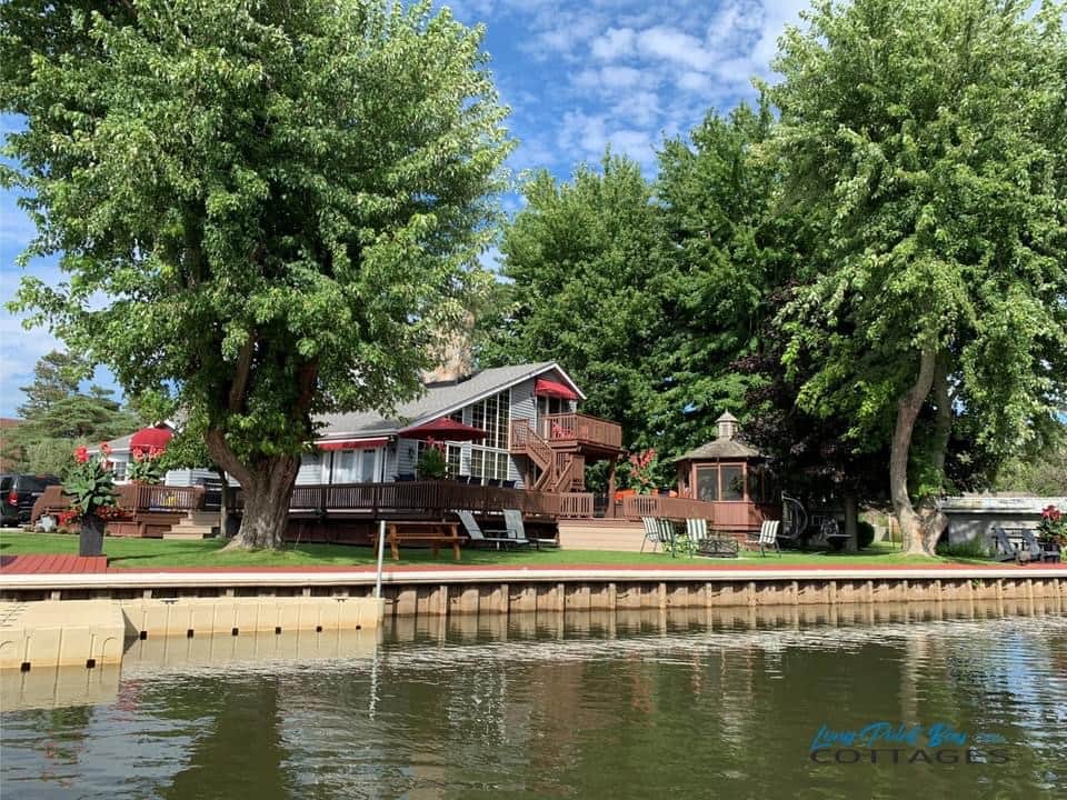 Long Point MultiFamily Luxury Vacation Cottages 2 cottages 5+ br, 4