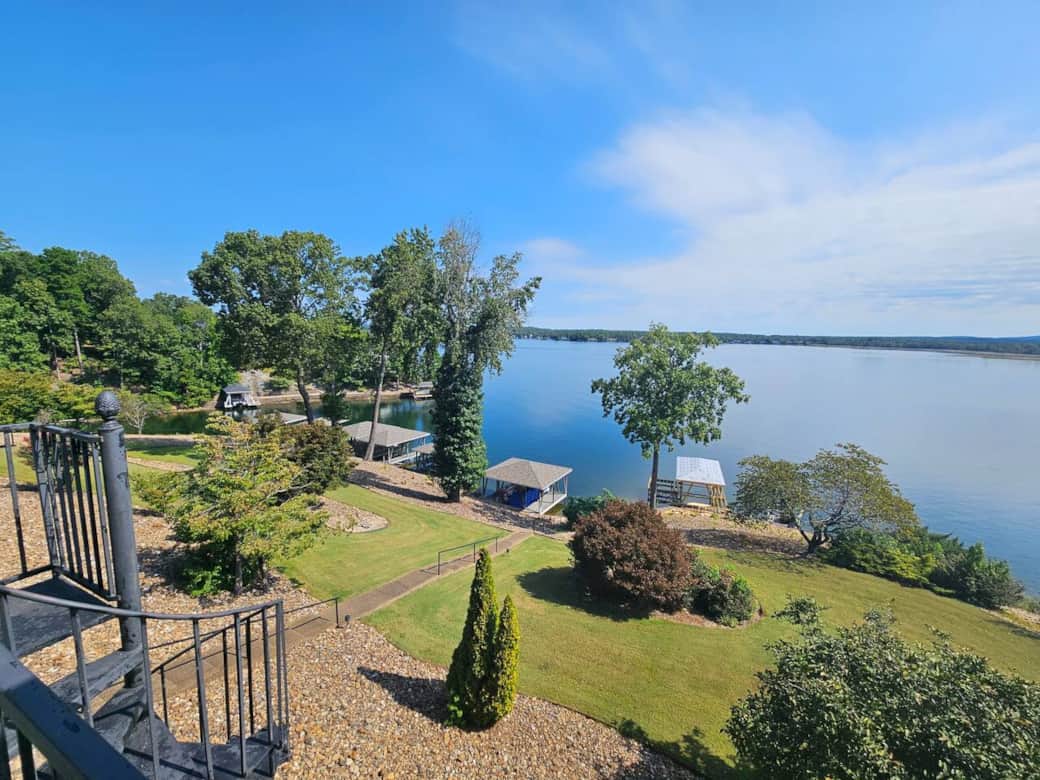 Beautiful view of Lake Balboa from the deck. Beautiful view of Lake Balboa from the deck.