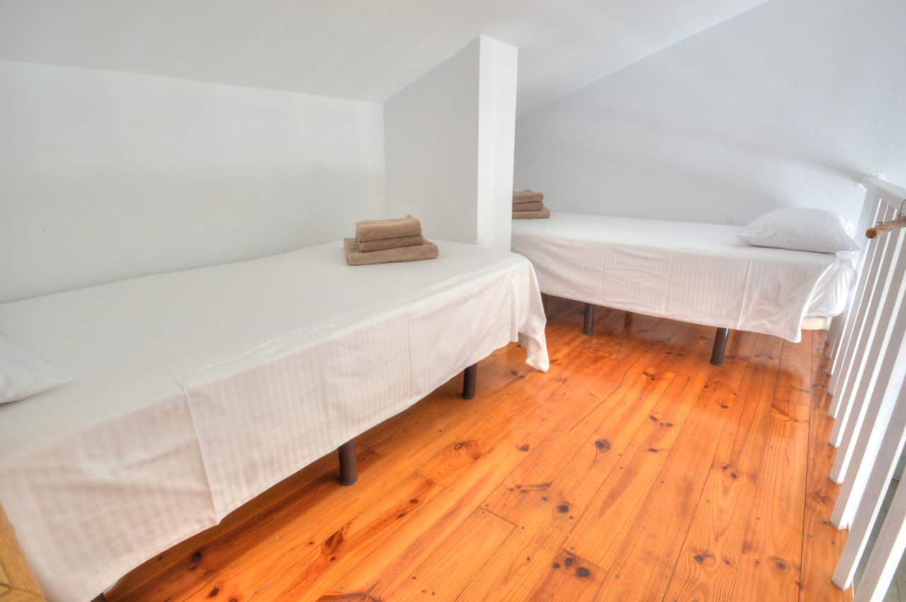 Mezzanine with 2 single beds