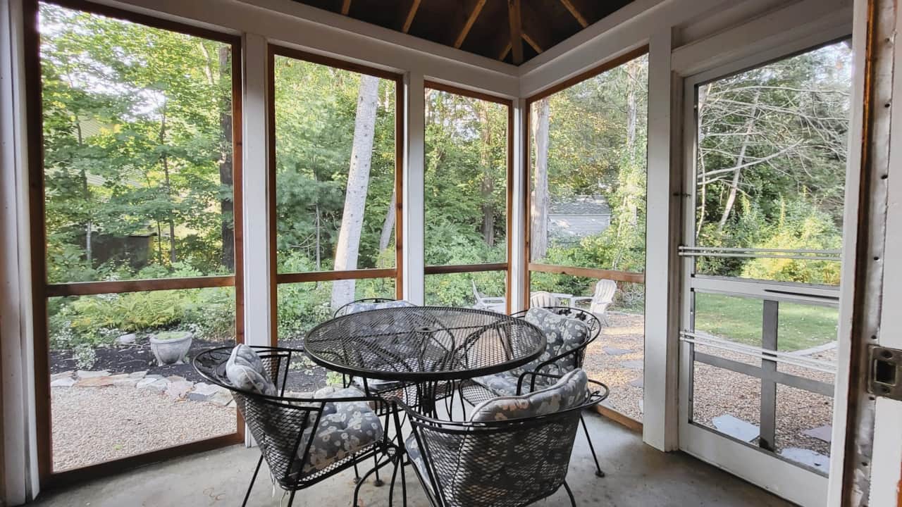Screen porch