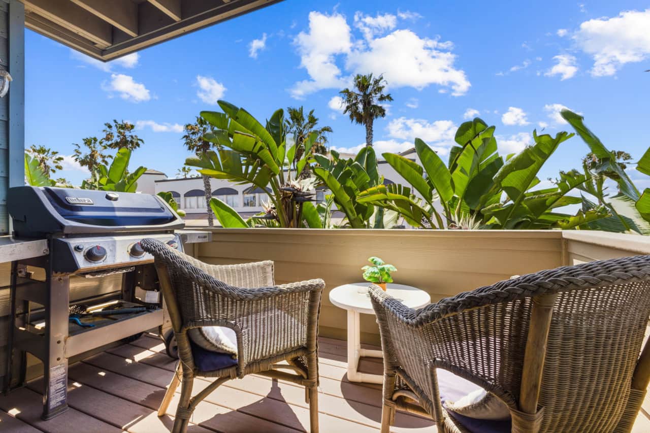 Balcony - Seating Area & Grill