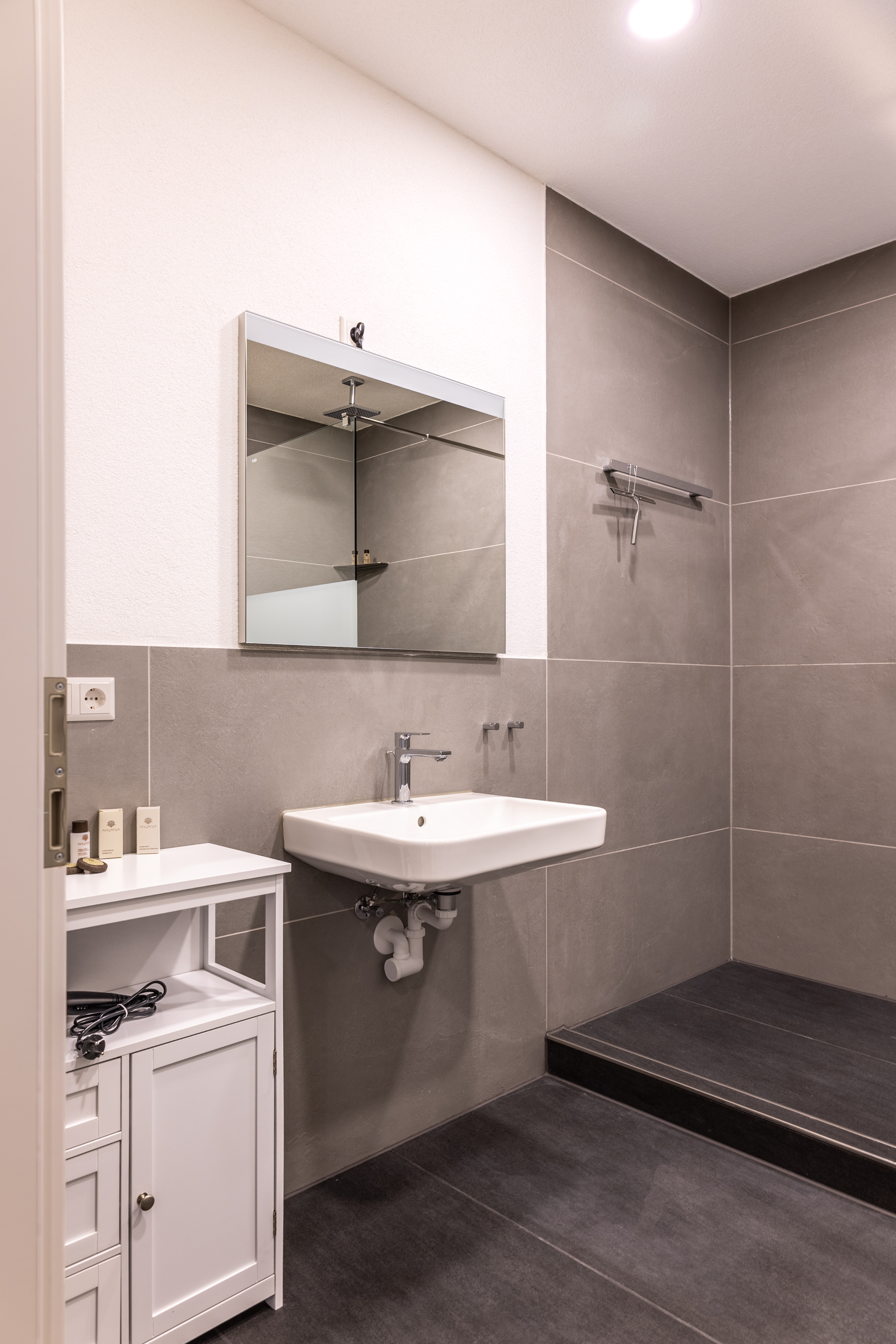Apartment 5 5