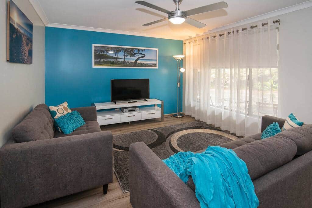 FRONT LOUNGE ROOM