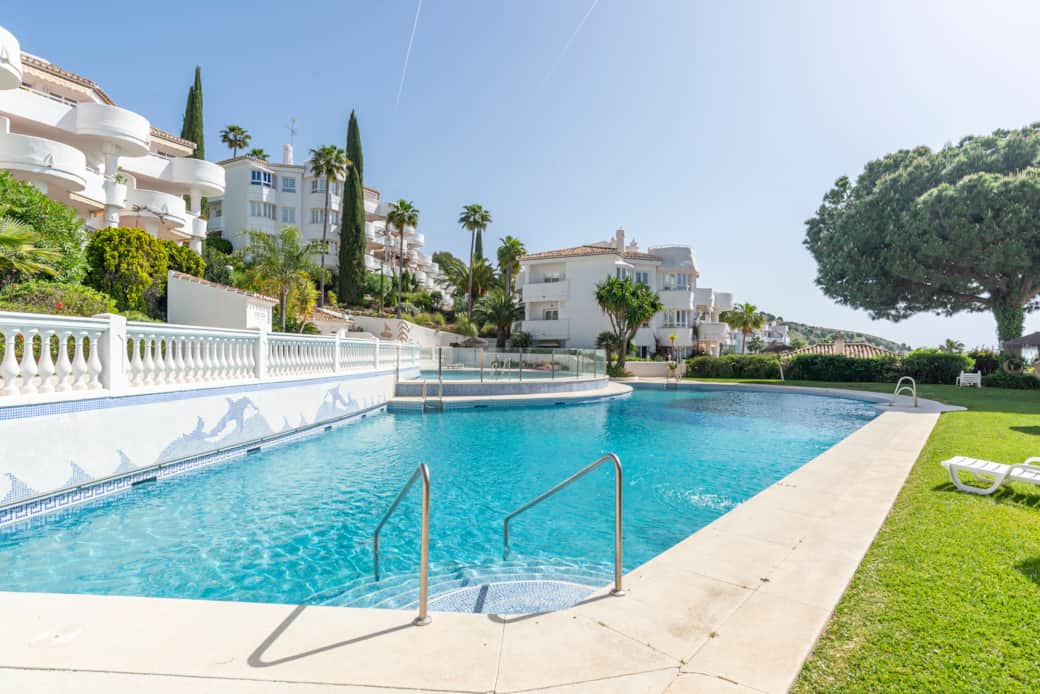 Easy-entry pool designed for comfortable access Easy-entry pool designed for comfortable access