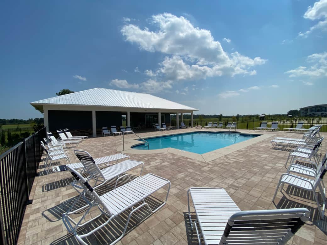 3 Large Pools w/Clubhouse
