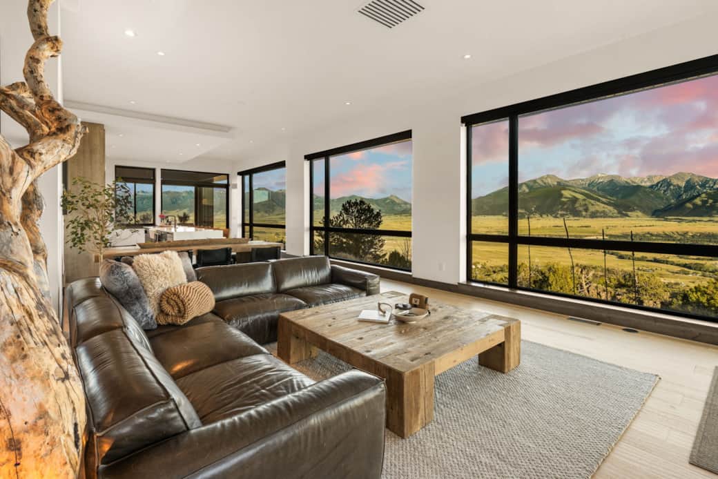 The 'Big Sky' Alternative: 90 mins to the slopes, 0 mins to condo crowds. Private luxury 