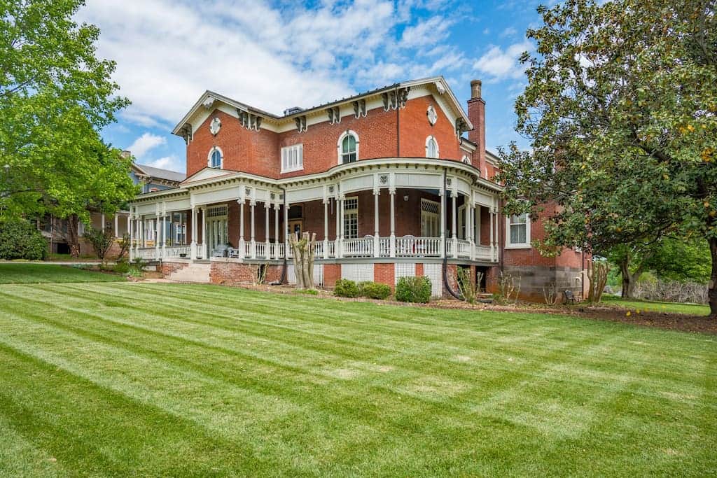 1875 Italianate Mansion - Watts House sleeps up to 20 guests (including 6 King size beds)