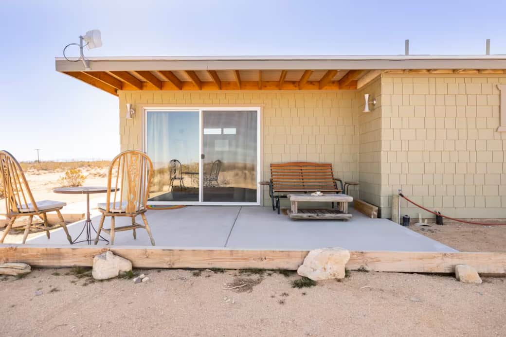 Motel California - Bedroom Patio Outside