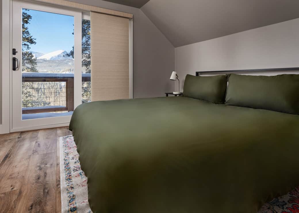 Third Floor King - The best view to wake up to! Third Floor King - The best view to wake up to!