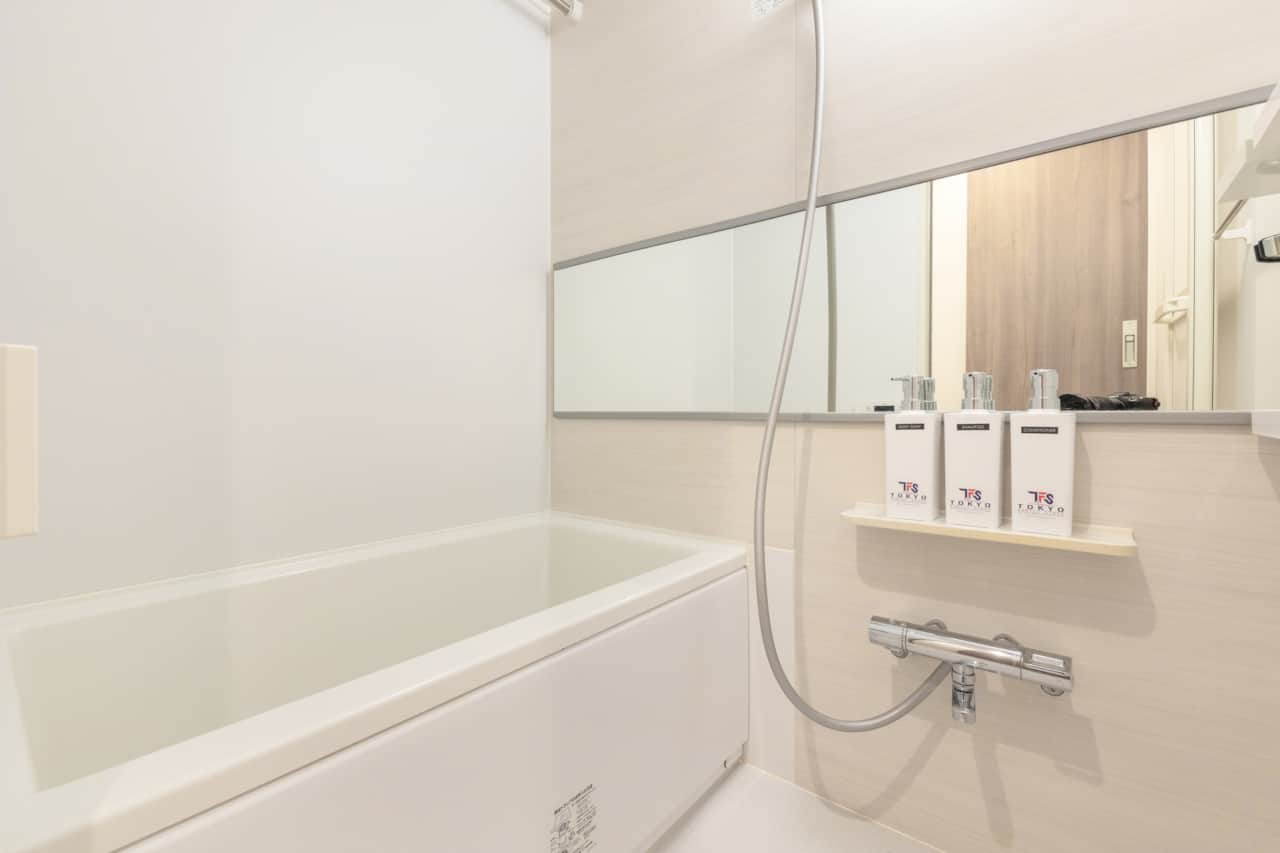 Spa-like bathing experience in a deep tub with convenient mirrored space