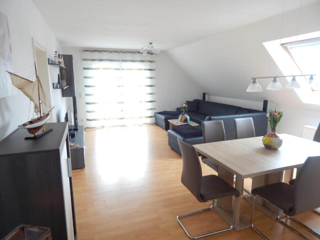 Wohnzimmer mit Essbereich Wohnzimmer mit Essbereich