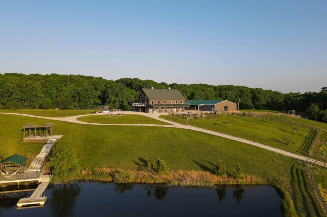 Farm Retreat ( Barn) and Pond Dock Farm Retreat ( Barn) and Pond Dock