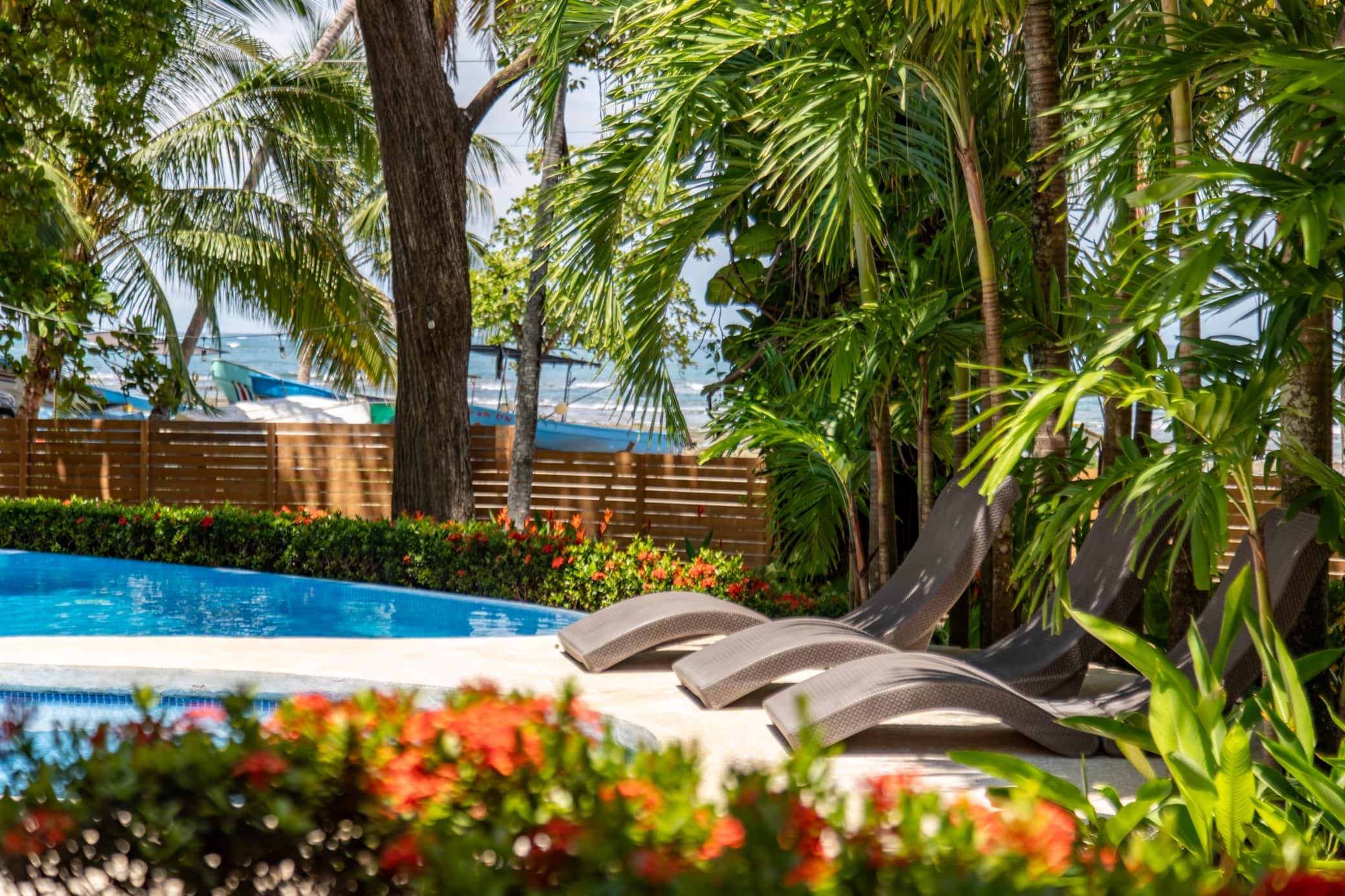 https://l.icdbcdn.com/oh/e018a2df-5fca-4887-93ee-ee4ea9a3271a.jpg?w=2080-9