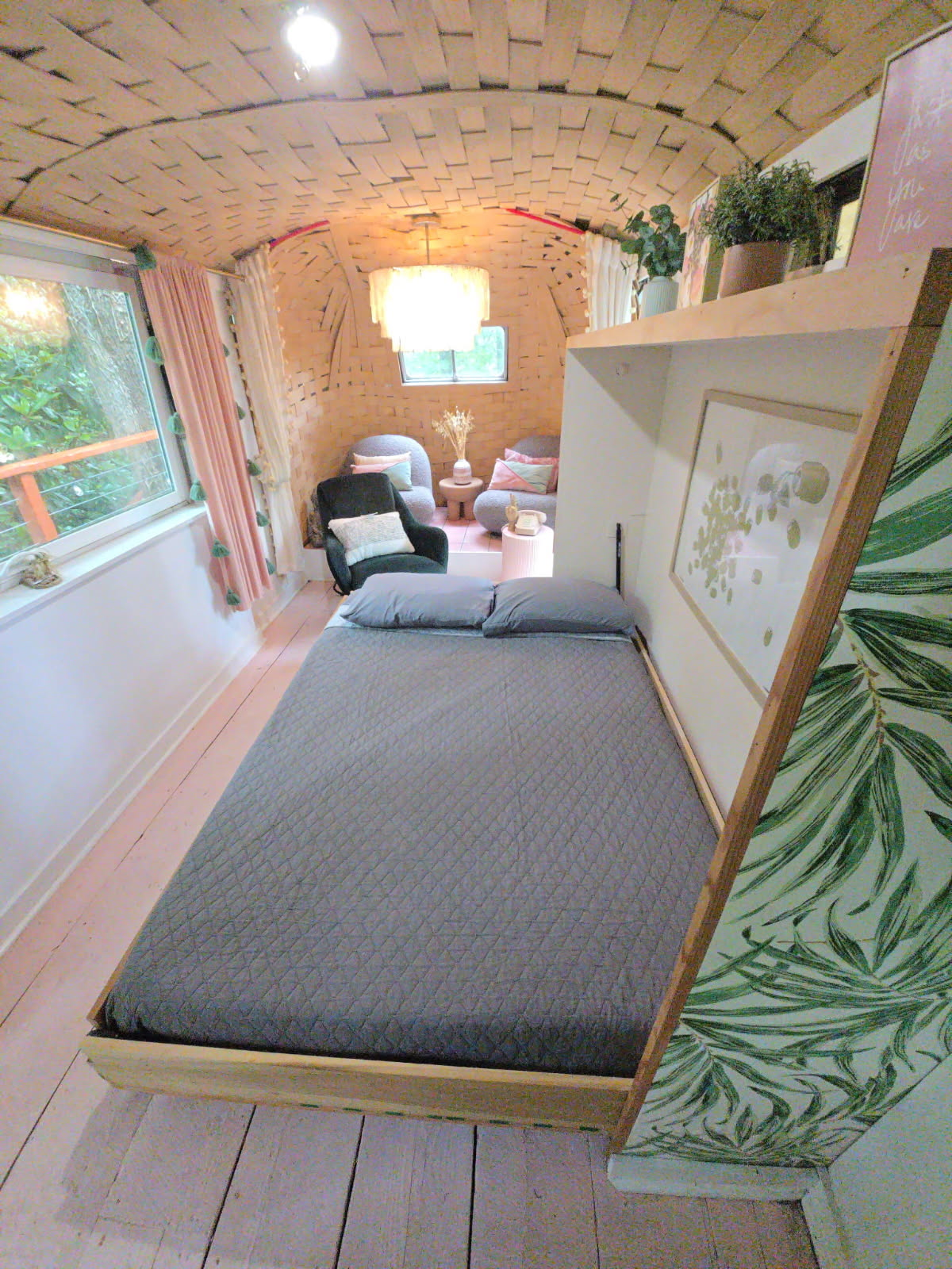 RV Treehouse: 1x Full Bed