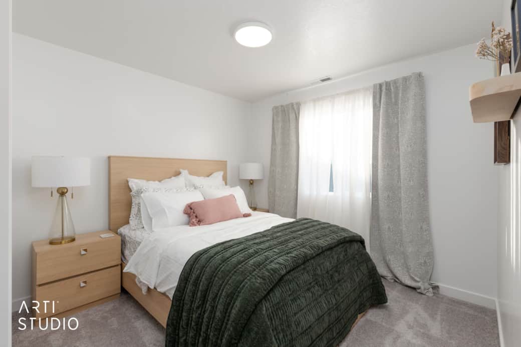 679 W 1100 S_V Raghavan21_Web 679 W 1100 S_V Raghavan21_Web