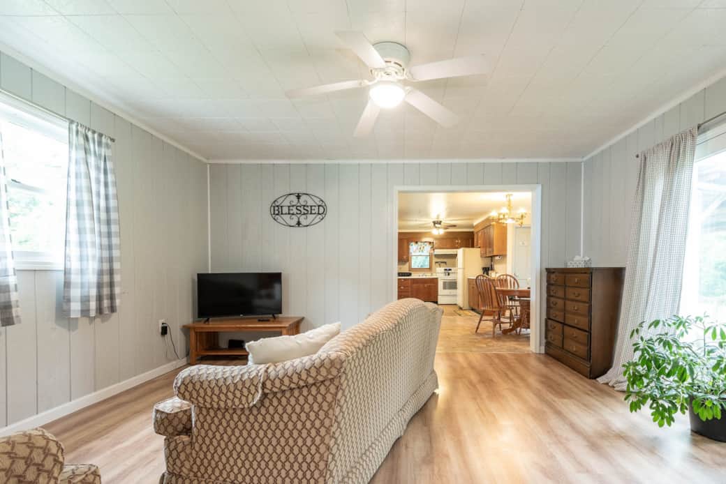 005-014-Living Room-3008x2008