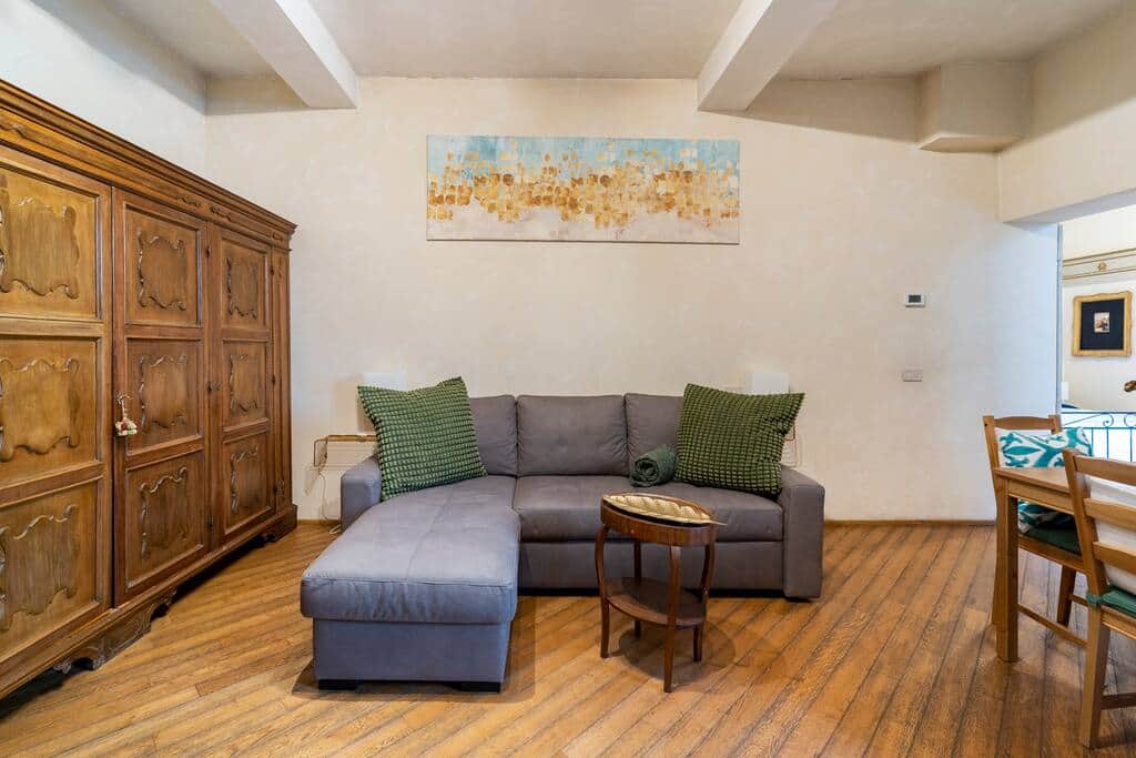 Sofa bed open measures a square and a half - Divano letto che aperto misura una piazza e mezzo Sofa bed open measures a square and a half - Divano letto che aperto misura una piazza e mezzo