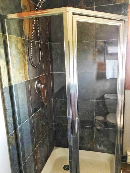 Washroom - Bathtub & Shower Washroom - Bathtub & Shower