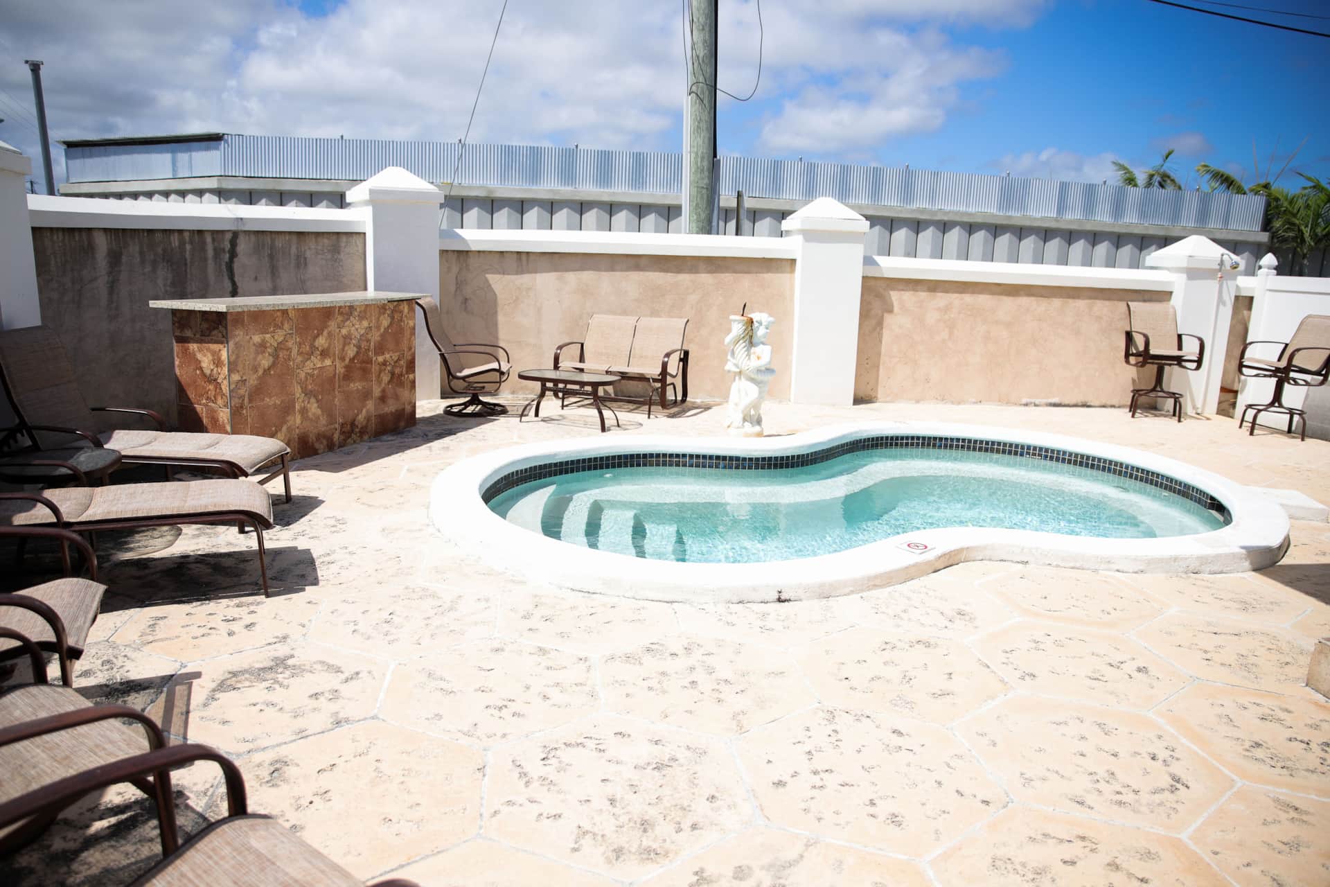 Tangerine Sunsets Satsuma One Apartment in Nassau