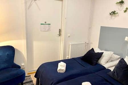 Private room with two single beds Private room with two single beds