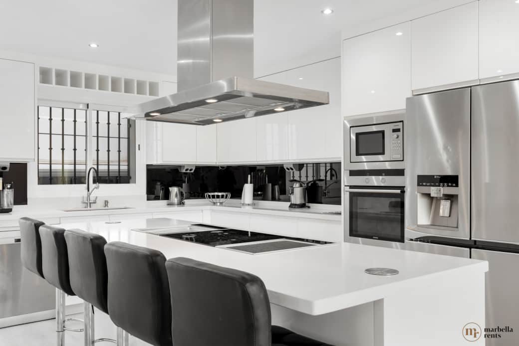 Fully equipped kitchen.