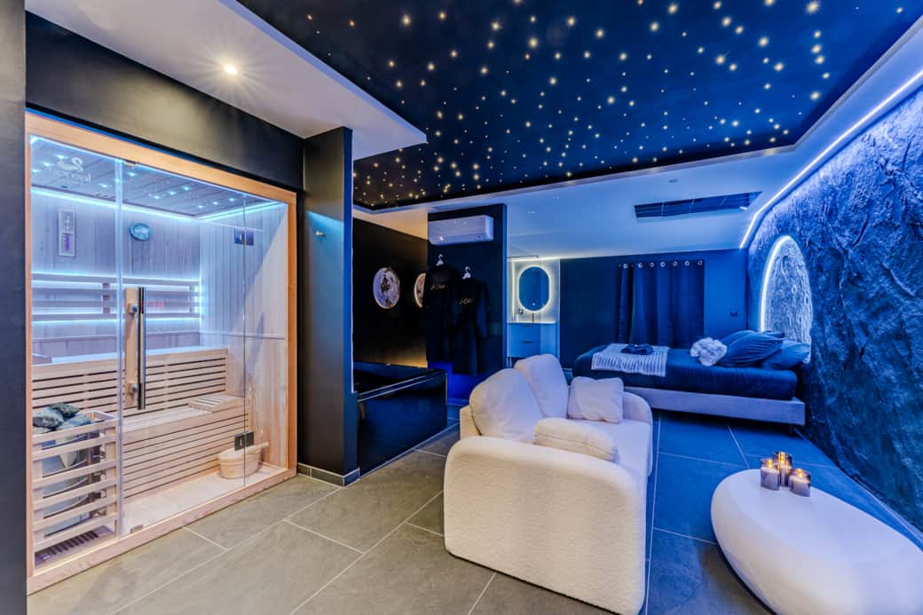 Le coin spa, salon, chambre et salle de bain