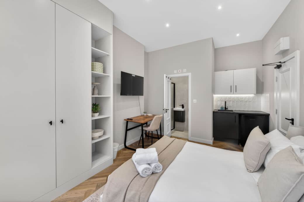 Room 1 Room 1
