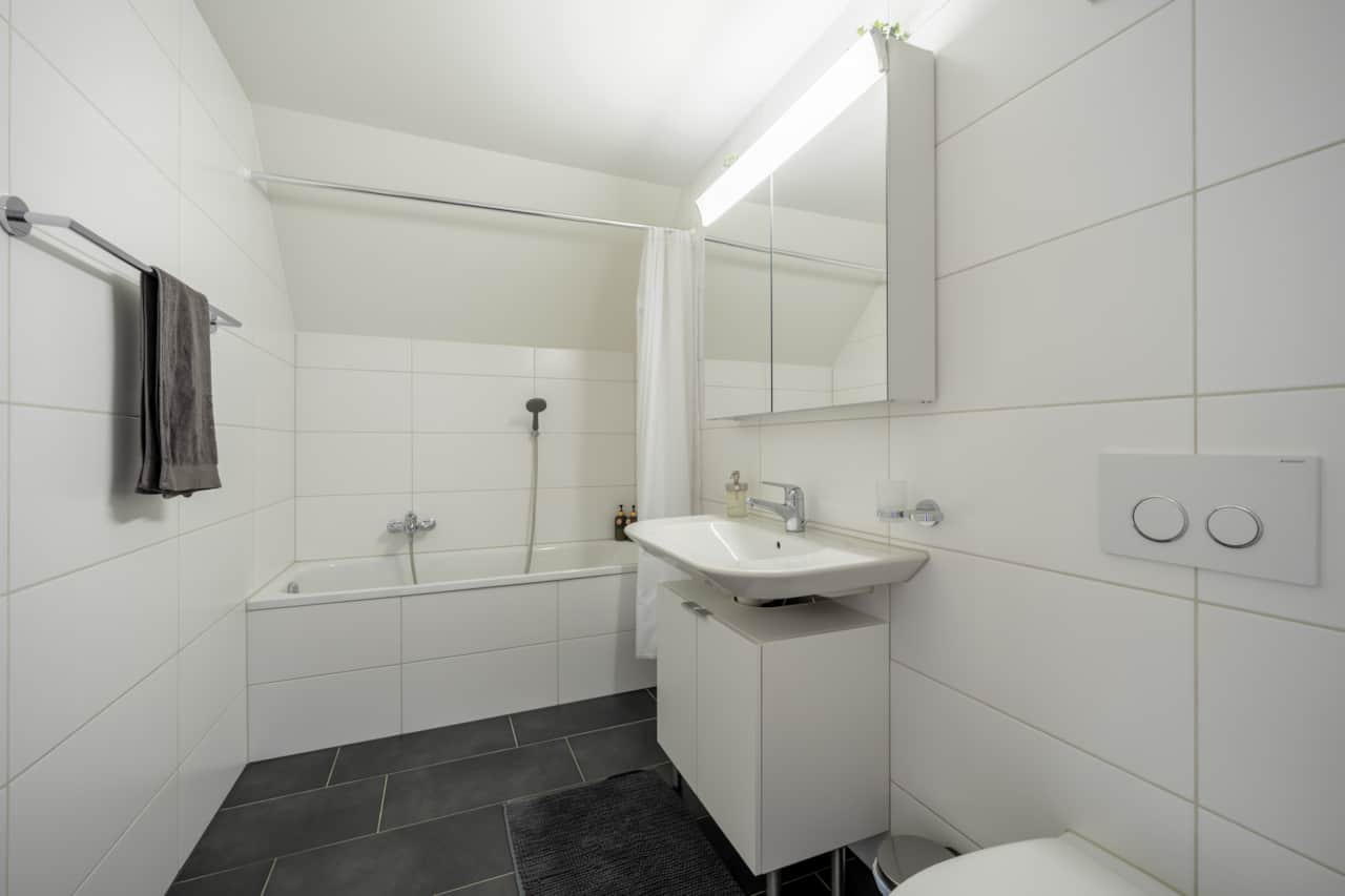 Bathroom 1 - Bathtub