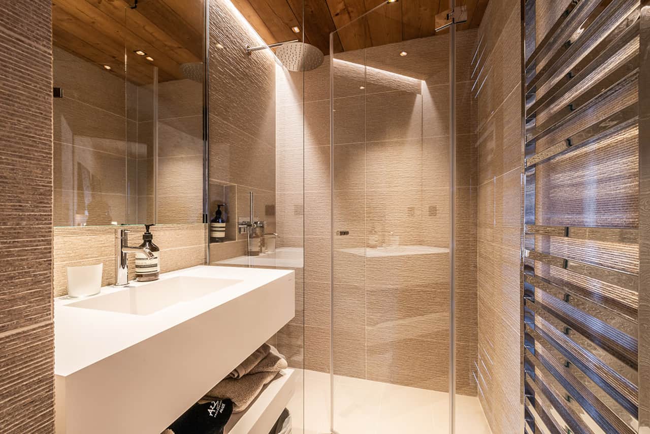 Salles de douche chambres 2 et 3 rez de jardin