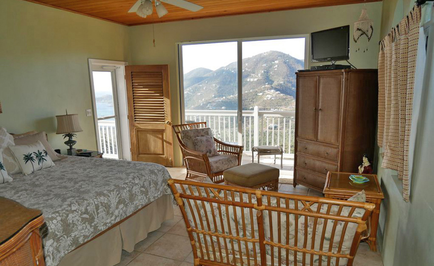 Lower bedroom sitting area. 