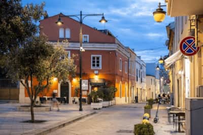 Olbia city centre by night near Officina del Gusto restaurant, photographed by RENTAL12