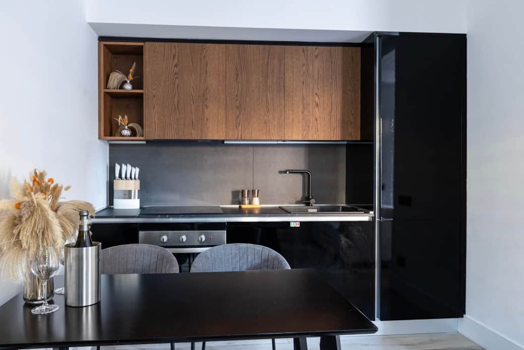 Dining area and fully equipped Kitchen Dining area and fully equipped Kitchen