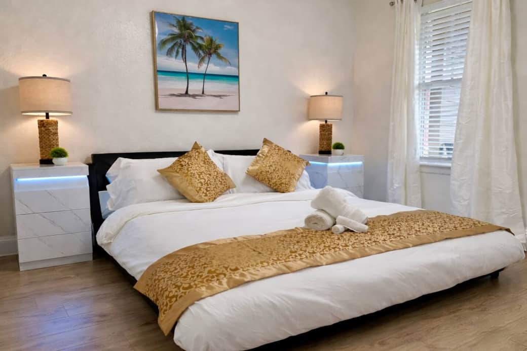 Master bedroom suite with king bed and private bathroom Master bedroom suite with king bed and private bathroom
