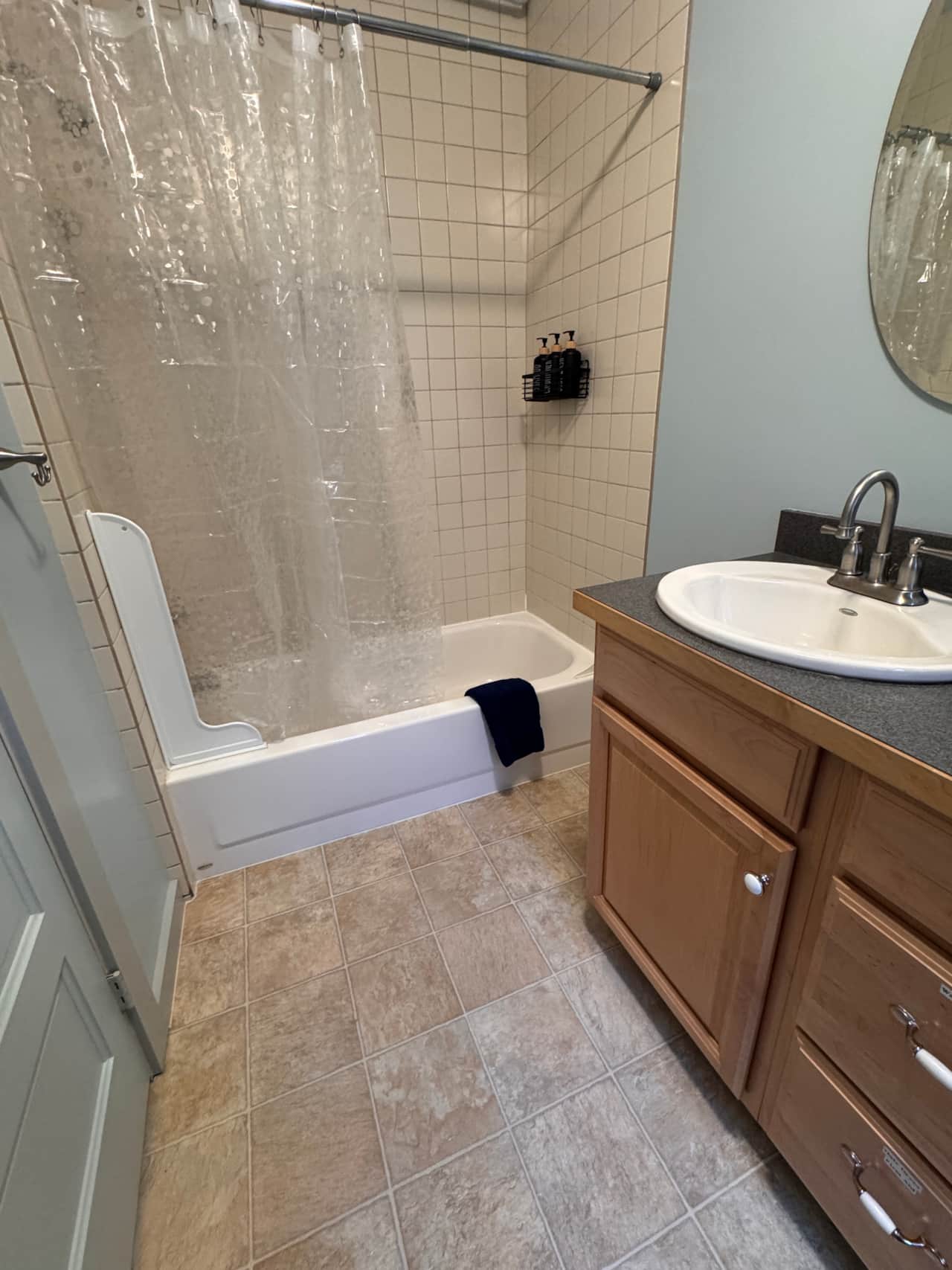 Full Shower/Tub with Soaps