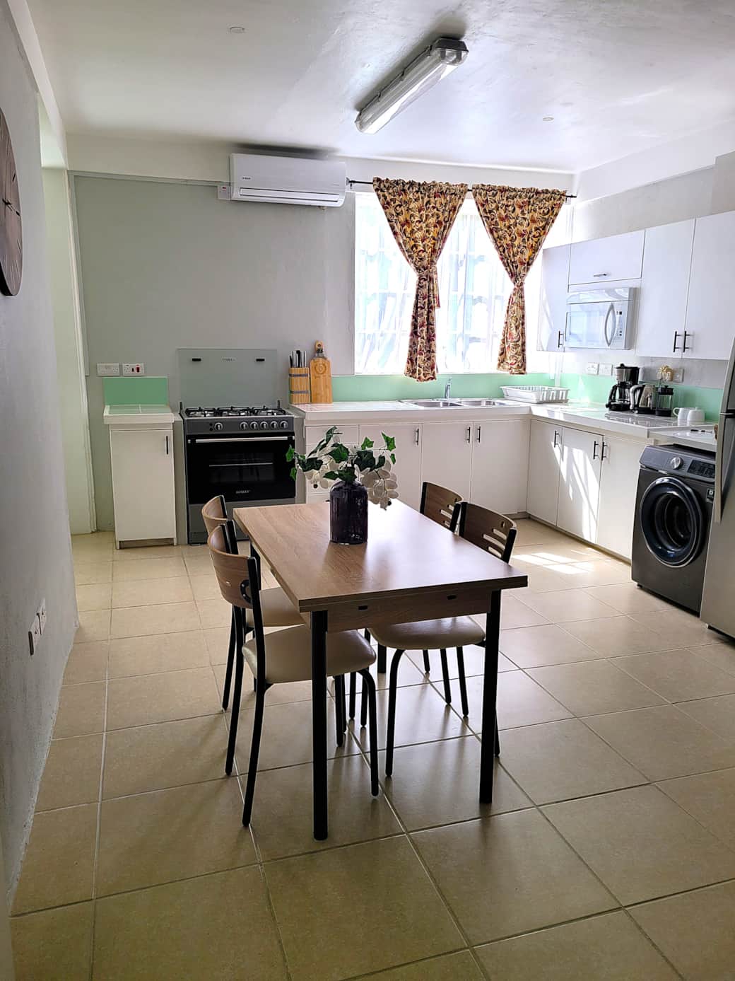 13, Open Plan Living Area, Kitchen
