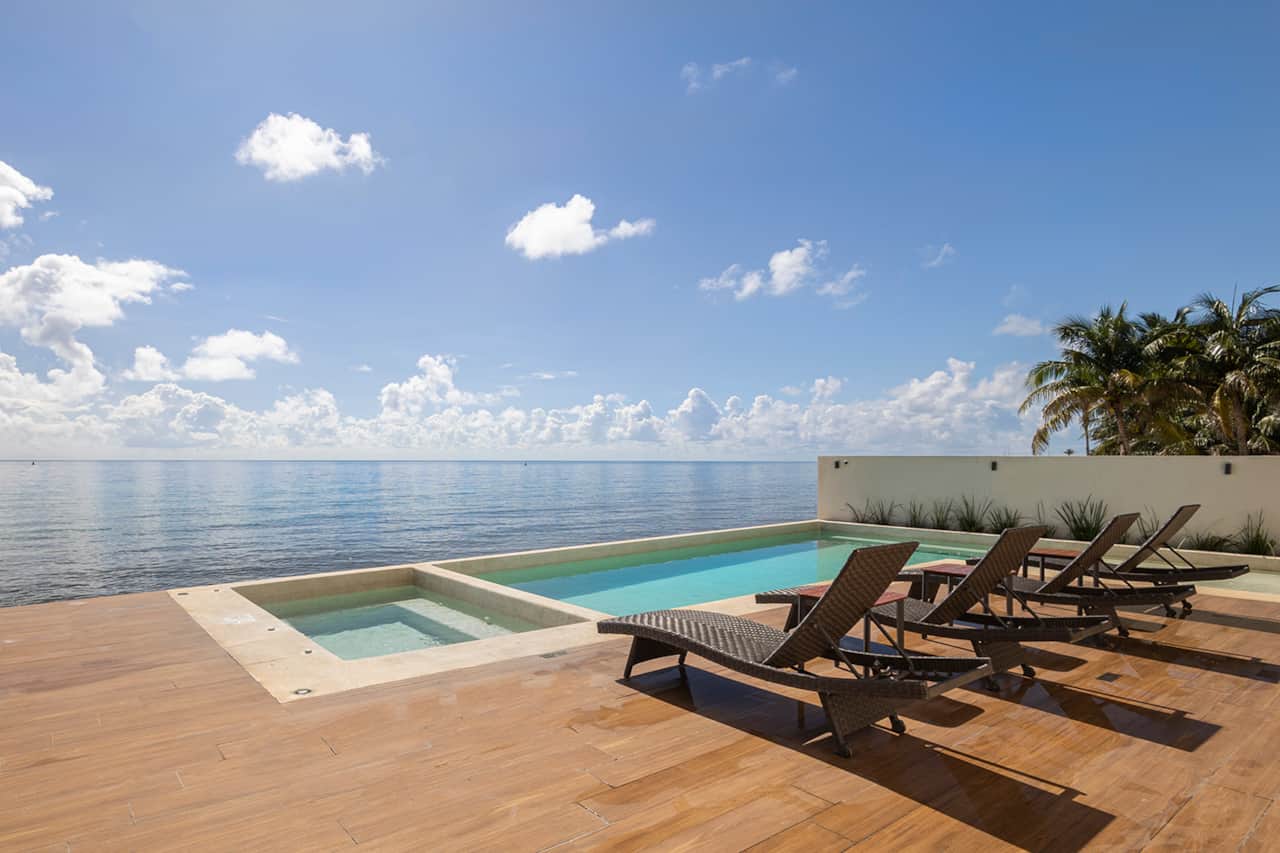 Pool Sun loungers