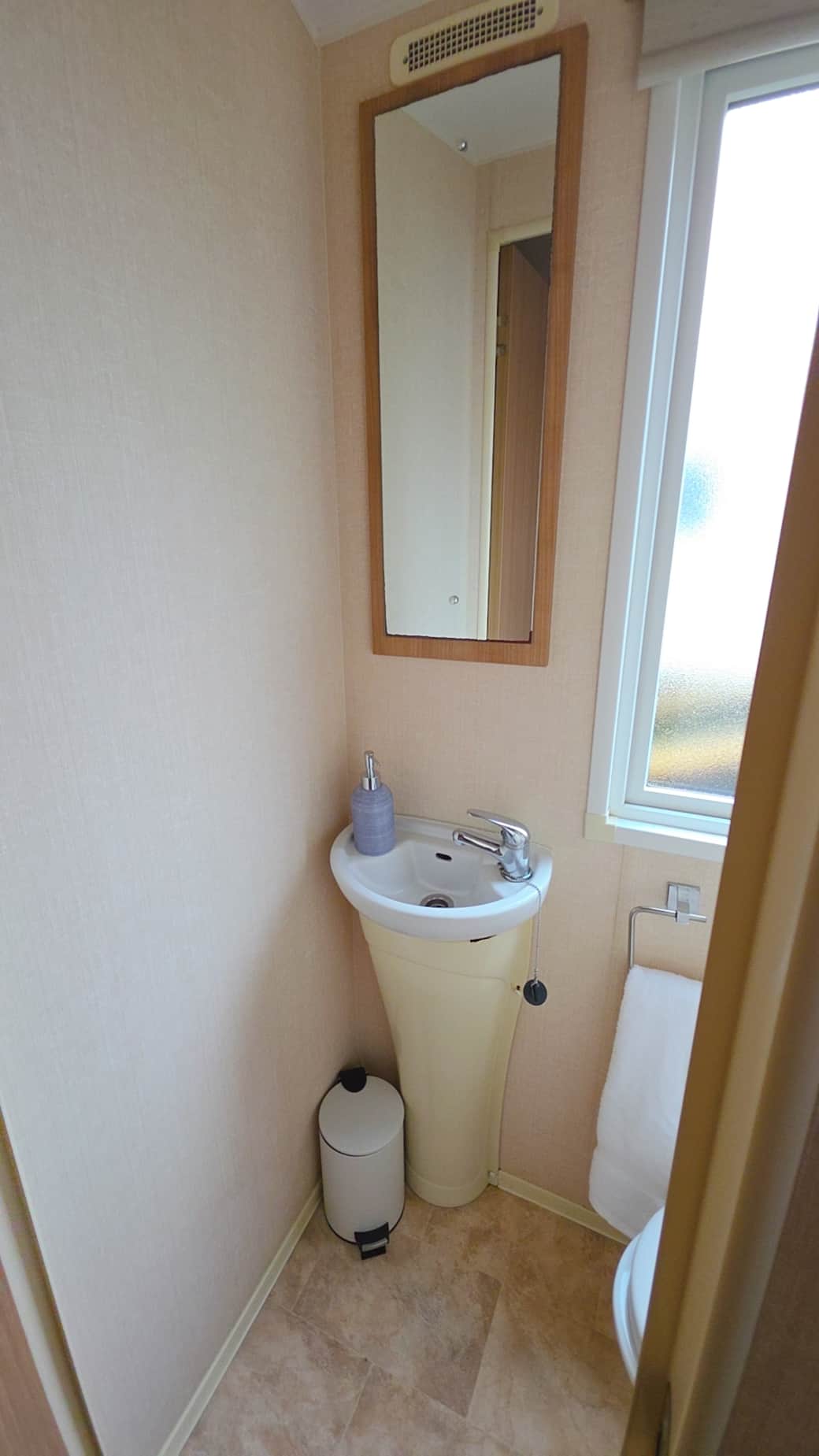 BATHROOM - TOILET