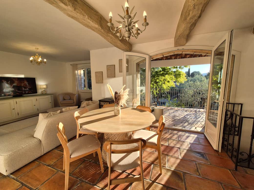 Dining area & terrace