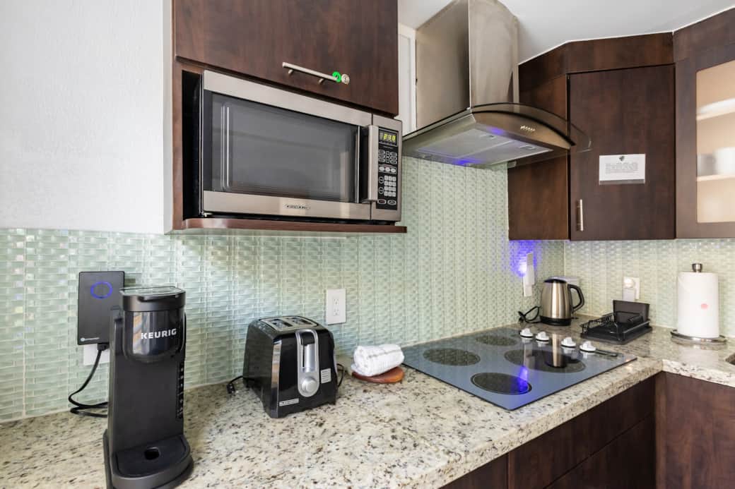 full kitchen with Keurig coffee 