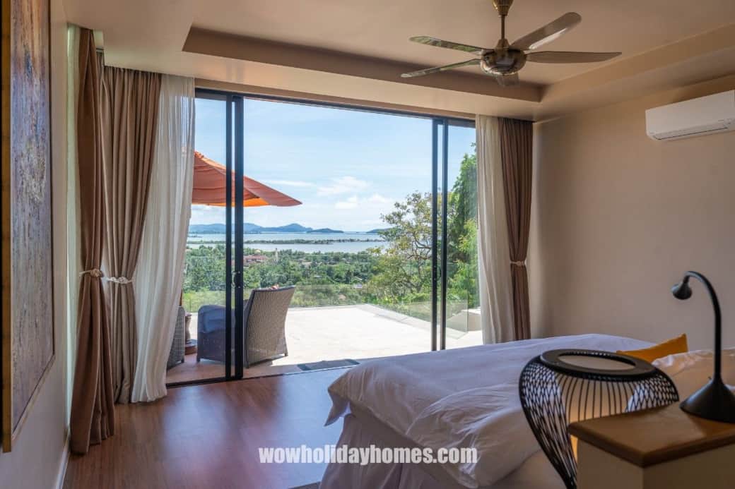 Master bedroom with terrace and sea view Master bedroom with terrace and sea view