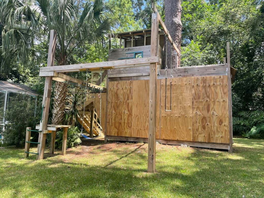 Tree house with monkey bars, swing and trapeze bar and super cute covered "house" with kids table and chairs. Tree house with monkey bars, swing and trapeze bar and super cute covered "house" with kids table and chairs.