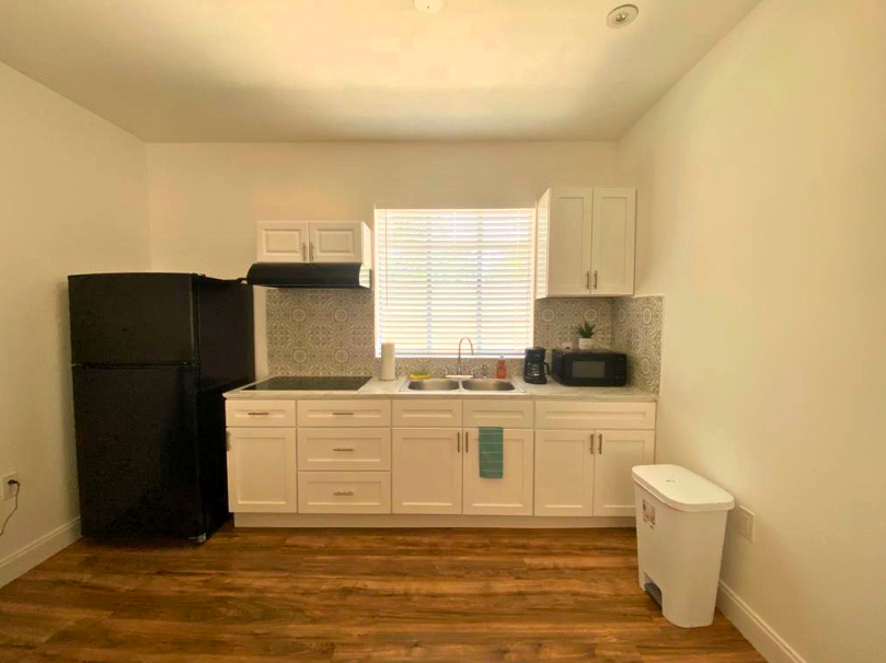 Fully equipped kitchen with stove, range hood, refrigerator, microwave, coffee maker. Lakeland, FL