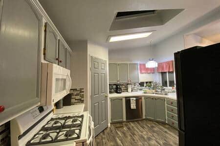 Full kitchen